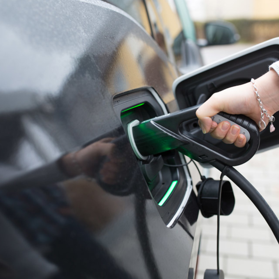 Elektro­mobilität bei Elektro Knaak GmbH & Co. KG in Hanau / Großauheim