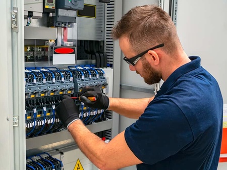 Elektromonteur (m/w/d) bei Elektro Knaak GmbH & Co. KG in Hanau / Großauheim
