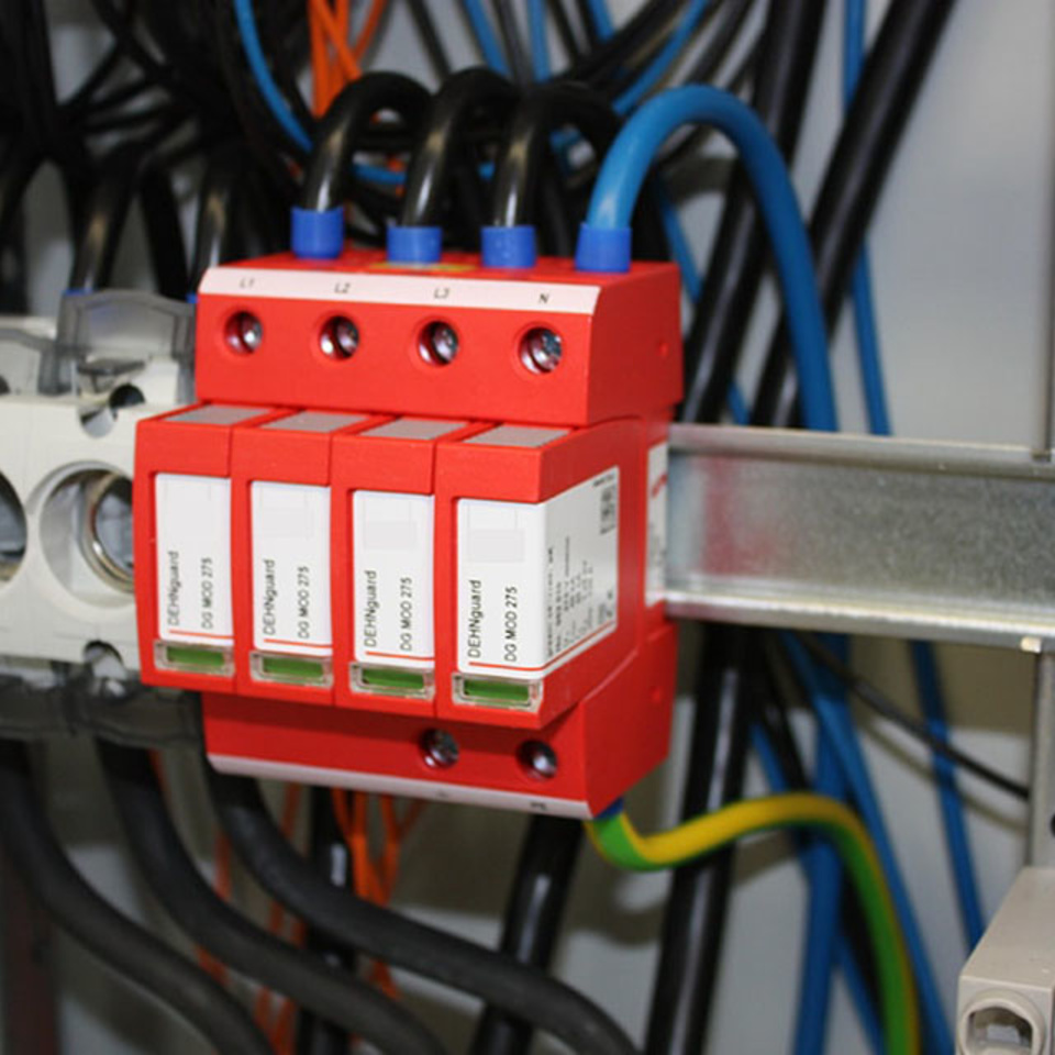 Über­spannungs­schutz bei Elektro Knaak GmbH & Co. KG in Hanau / Großauheim