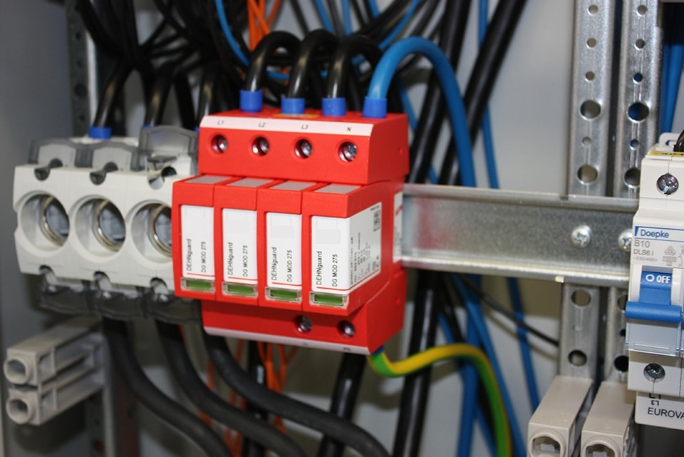 U berspannungsschutz bei Elektro Knaak GmbH & Co. KG in Hanau / Großauheim